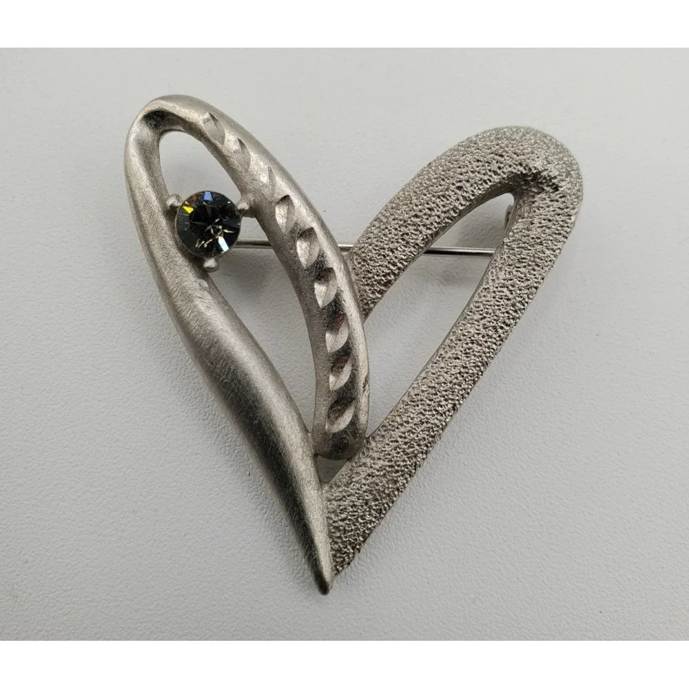 Vtg Textured Silver Tone Modernist MCM Heart w Crystal Brooch